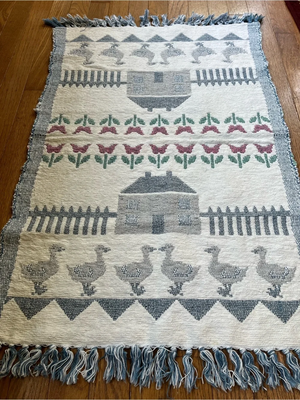 Handwoven Farmhouse Throw Rug with House, Duck & Floral Motifs - Cream & Blue